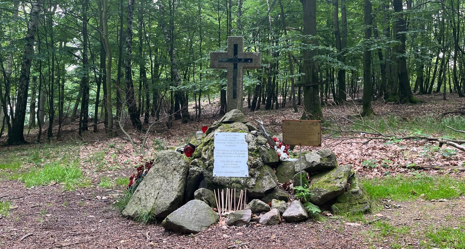 Pomník obetiam leteckej nehody lietadla IL-18 24.11.1966 v Československu na Sakrakopci