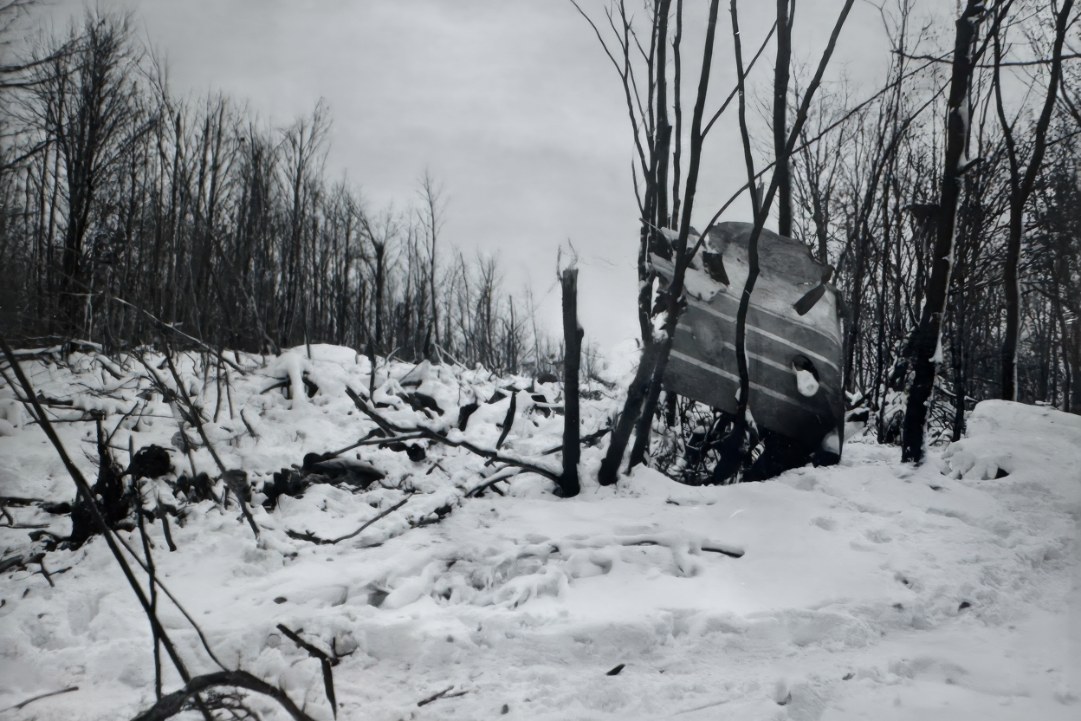 Časť plášťa lietadla. Zdroj fotografie: Archiv bezpečnostních složek ČR.